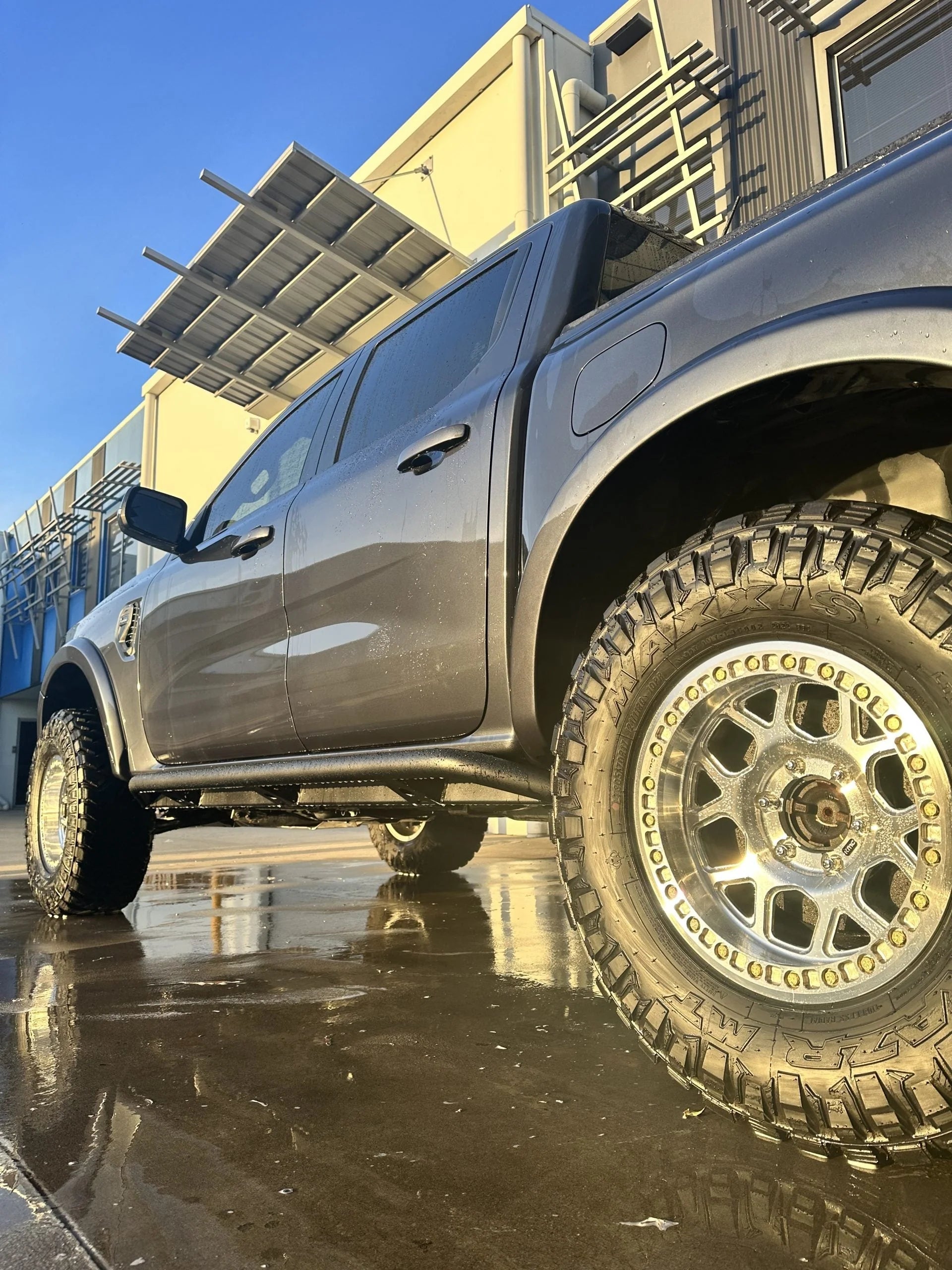 BEIHOUSE Volkswagen Amarok Rock Sliders MY22+