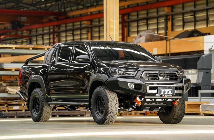 PIAK Hilux 2020 Onwards Elite No Loop Orange tow and black under body