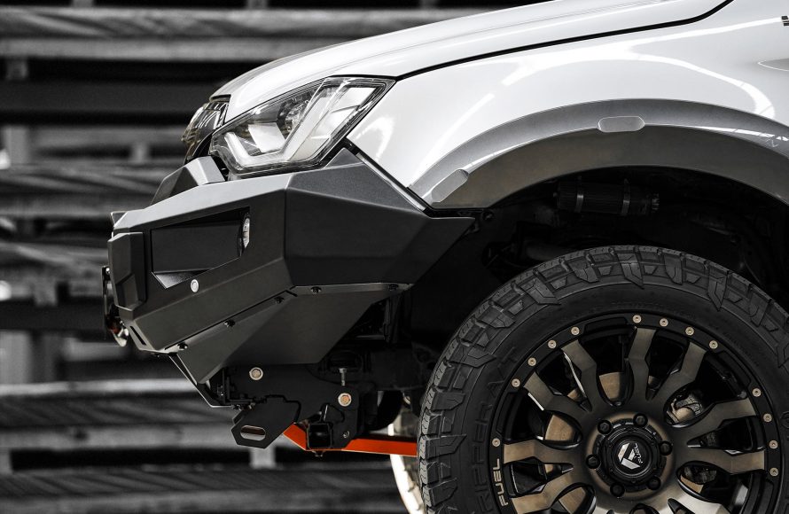 PIAK Isuzu 2020 Onwards Elite No Loop Orange tow and black under body